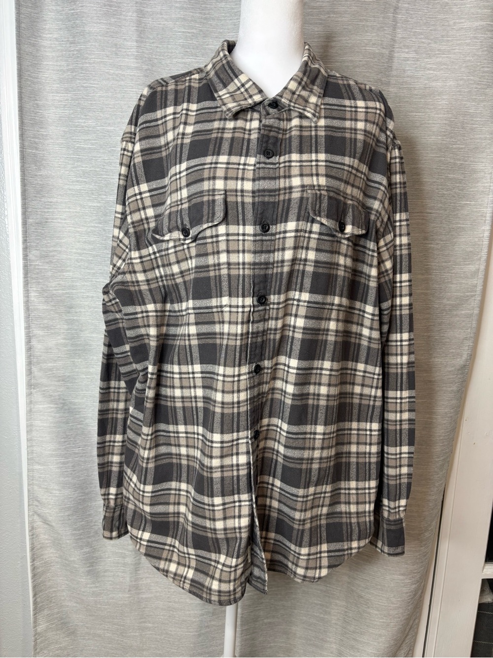 American Eagle Plaid Button-Up in Gray and Cream